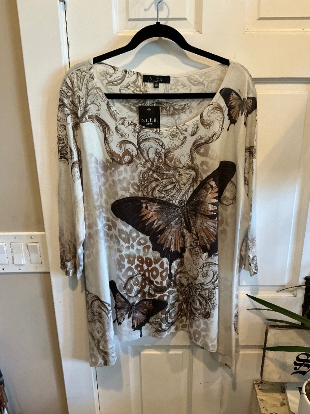 B.L.E.U. woman new without tags butterfly top! Wow! Plus size 3x